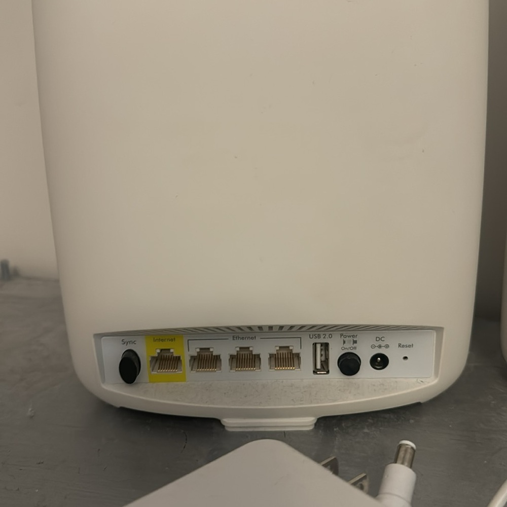 ORBI Mesh Router Satellite - Picture 2 of 8